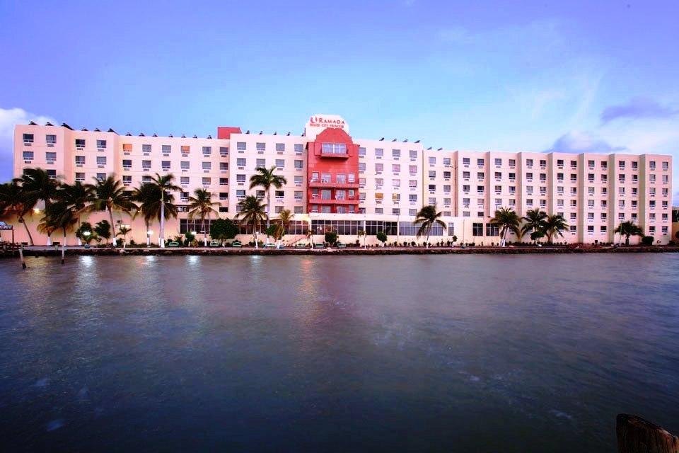 Ramada By Wyndham Princess Belize City Exterior foto