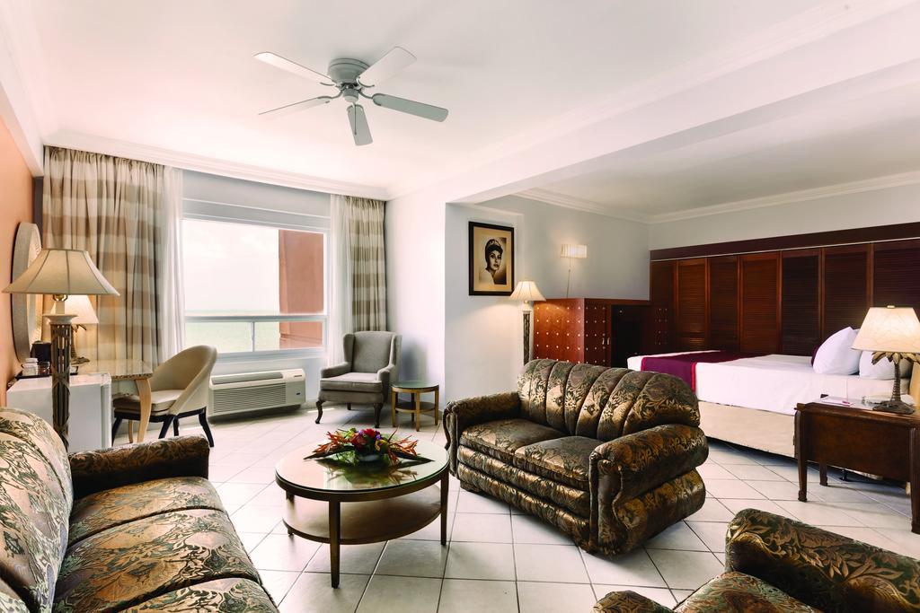 Ramada By Wyndham Princess Belize City Exterior foto