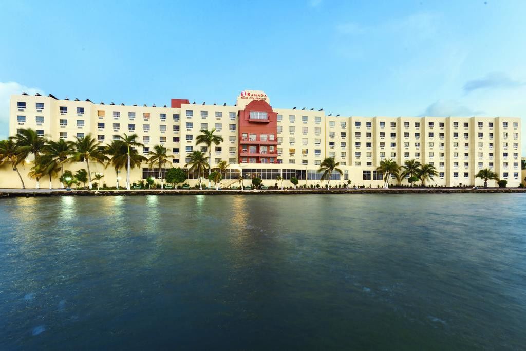 Ramada By Wyndham Princess Belize City Exterior foto